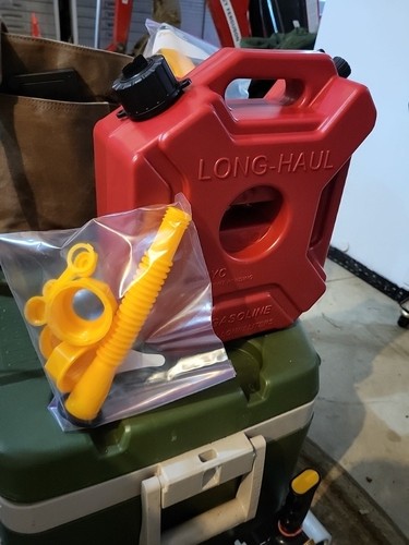 Gallon gas can - , 1.3
