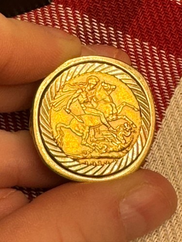 Full 1913 sovereign - 1913, 9ct