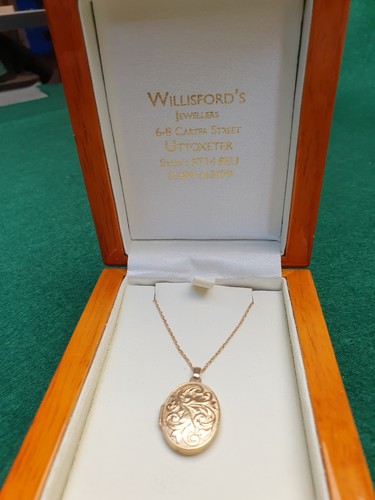 Gold chain with 9ct - ct,