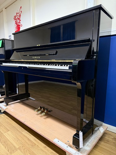 Yamaha upright piano - upright,