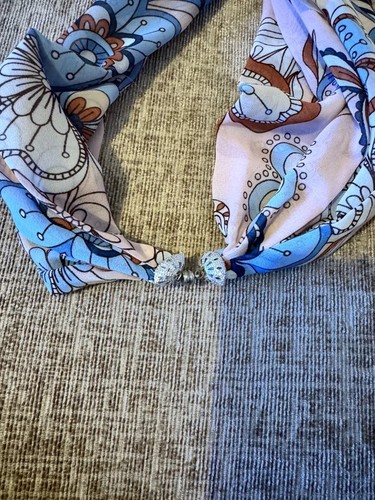 Magnetic scarf