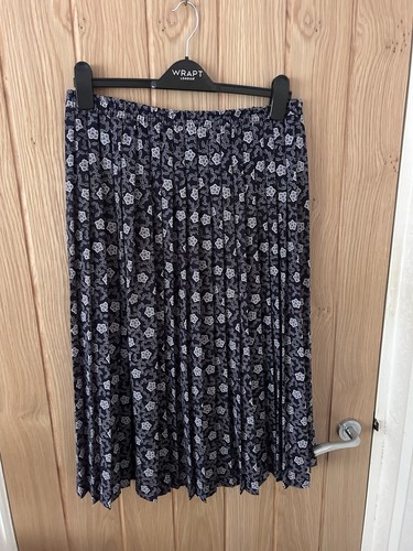 Eastex navy floral pleated - floral,