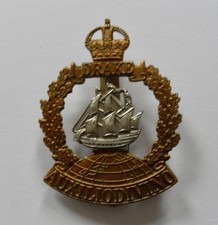 BRITISH ARMY CAP BADGE. ROYAL