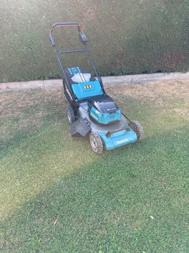 Makita lawn mower - lawn,