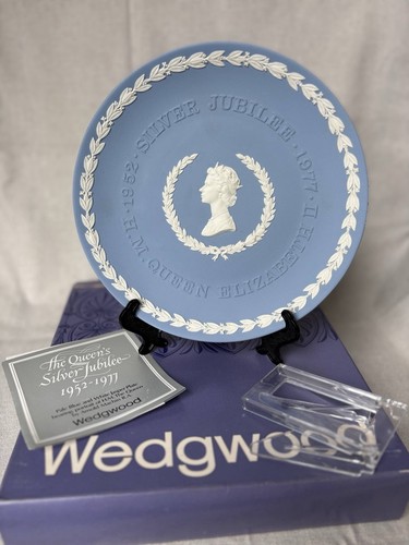 Wedgwood blue white - &,