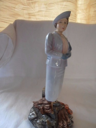 Royal doulton queen - royal, hm