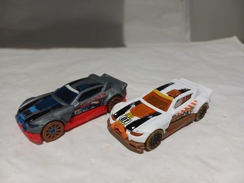 Hot wheels rally - hot, pair