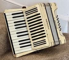 Hohner Student II Accordion 25 Key / 12 Bass Piano Style