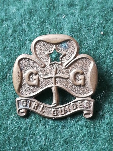 Old girl guides badge - girl,