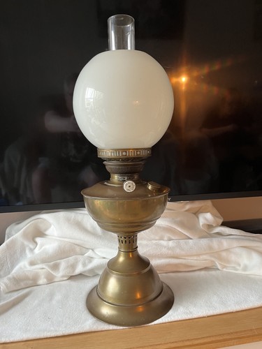 Victorian oil lamp - oil, central
