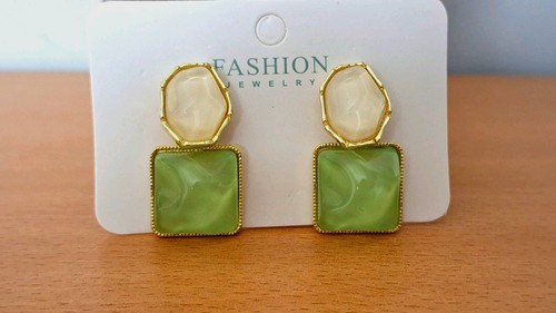 Green resin square dangle drop - square,