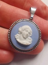 Sterling Silver Wedgwood Cameo Pendant R7M