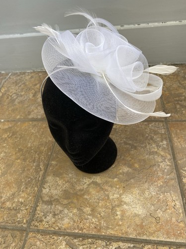 White rose fascinator - white,