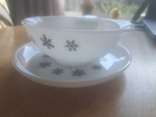 Vintage Retro Pyrex Dish and
