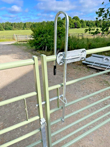 Horse friendly equestrian - , gate