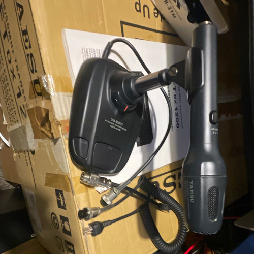 Yaesu 100 desk microphone - desk,