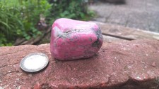 Thulite Fidget Tumbled Stone from Norway Leksvik 90g XL Healing Stone