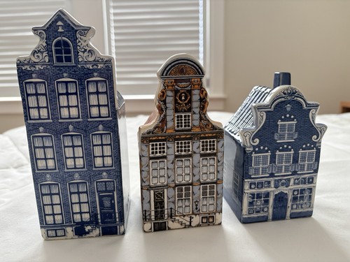Delft canal row houses shops - canal,