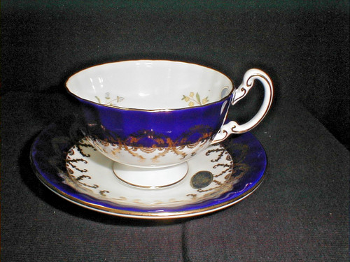 Aynsley bone china cottage - china,