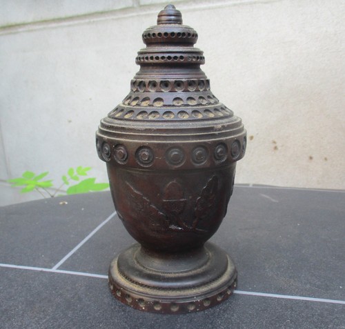 Vintage treen ornate - ornate, carved