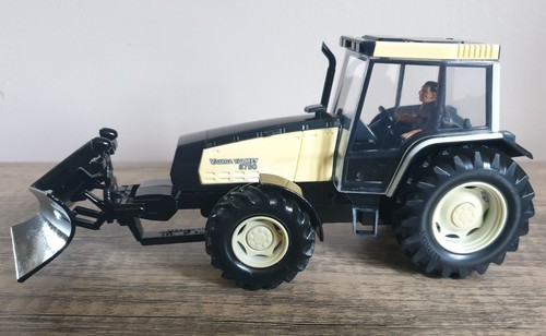 Scale britains valtra - 1:32,
