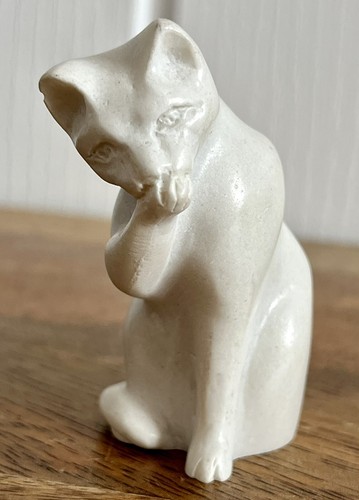 Vintage small white stone cat - small,