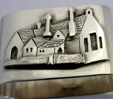 SUPERB STERLING SILVER HAND MADE ENGLISH VICTORIAN SCHOOL NAPKIN RING 1979 45g
