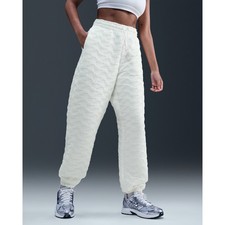 Nike Women's Swoosh Jacquard
