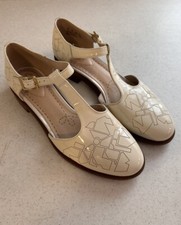 Clarks Somerset Taylor Palm Off White Patent Flats Size US 8 Great Condition