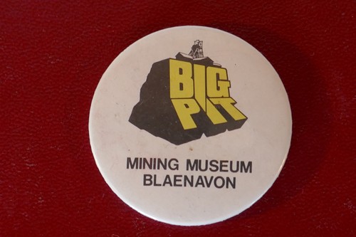 Vintage 45mm tin pin badge - vintage,
