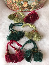 6 ELEGANT TRADITIONAL TASSLE TASSEL RED AND GREEN CHRISTMAS DECORATIONS 