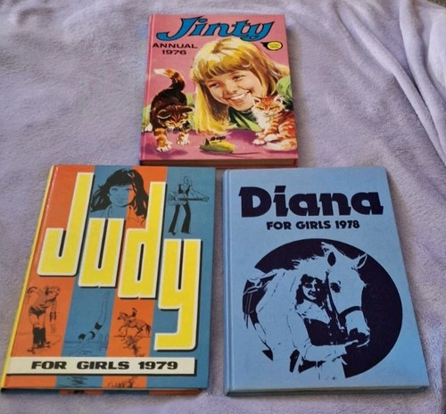 Mum gift girls annuals 3 - girls,