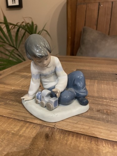 Nao lladro boy playing - lladro,