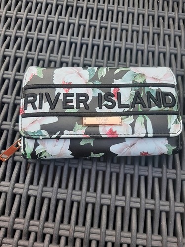 Stunning river island large - river,