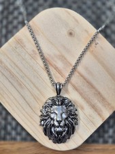 Necklace Featuring A Metal