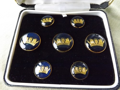 Vintage cased set uniform - cased, 7