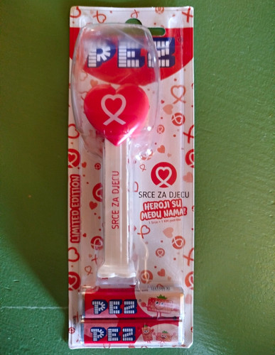 Pez dispenser heart red - pez,