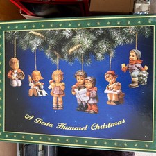 A Berta Hummel Christmas (24