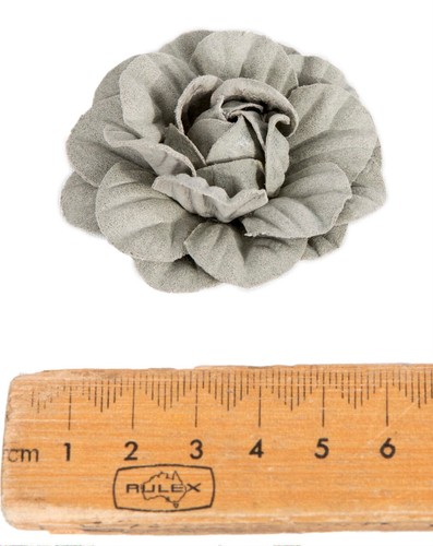 Small blocked fabric flower