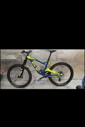 Full suspension mountain bike - full,