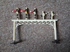 Hornby R140 R203 Signal Gantry