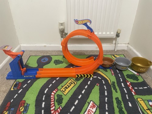 Hotwheels flip and loop - flip,
