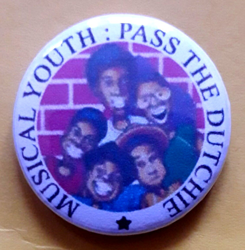 25mm badge musical youth - badge,