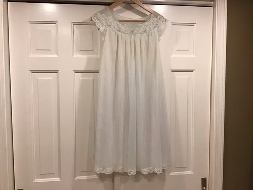 Vtg shadowline peignoir - shadowline,