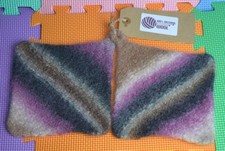 1 Pair of Hand Knitted Felted Pot Holders 100% Wool 15x15cm Design C