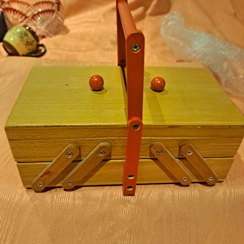 Wooden cantilever sewing box - cantilever,