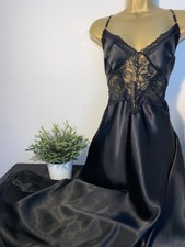BEAUTIFUL LIQUID SATIN BLACK NEGLIGEE/ NIGHTDRESS SIZE L