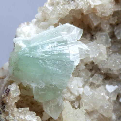 Apophyllite chabazite mesolite - apophyllite,