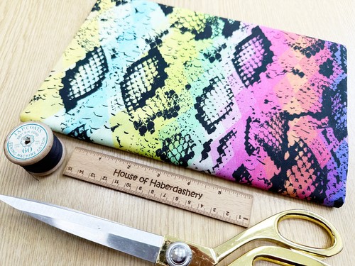 Fabric remnant bright - -,