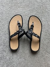 Primark Faux Leather Black Flip Flop / Sandals With Floral Diamanté Detail